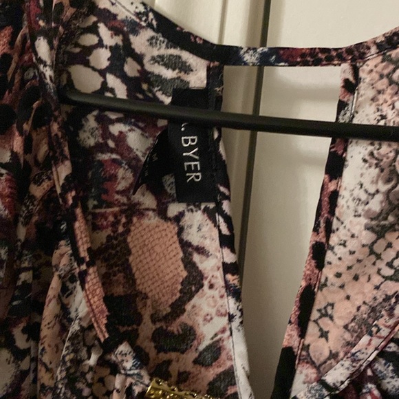 A Byer blouse - Picture 4 of 6